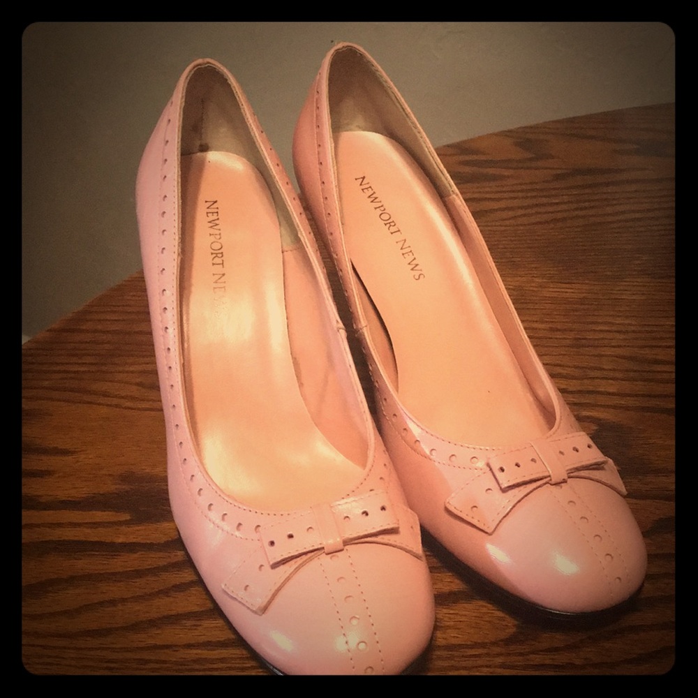 Leather pumps